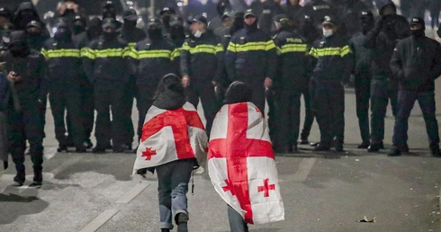 Gruzja stoi na rozdrożu: może pójść drogą albo ukraińskiej rewolucji godności, albo Łukaszenkowskiej Białorusi