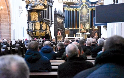 Ponad 200 kapłanów przybyło do archikatedry, by zadbać o swoją formację w kontekście nowego roku liturgicznego oraz zbliżającego się roku jubileuszowego.