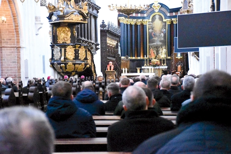 Ponad 200 kapłanów przybyło do archikatedry, by zadbać o swoją formację w kontekście nowego roku liturgicznego oraz zbliżającego się roku jubileuszowego.