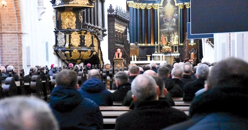 Ponad 200 kapłanów przybyło do archikatedry, by zadbać o swoją formację w kontekście nowego roku liturgicznego oraz zbliżającego się roku jubileuszowego.
