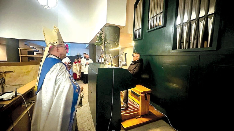 Biskup gliwicki pobłogosławił instrument w opatowickim kościele. 