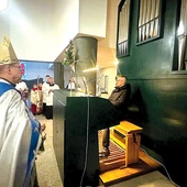 Biskup gliwicki pobłogosławił instrument w opatowickim kościele. 