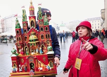 Krakowska szopka różni się od betlejemskich stajenek. Musi być budowlą wieżową i zawierać charakterystyczne dla architektury miasta detale.