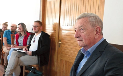 Kazimierz Tischner, brat księdza profesora, organizuje w Łopusznej warsztaty dla nauczycieli, w których także bierze udział.