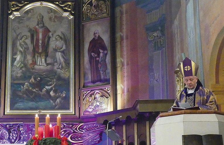 Uroczystej sumie przewodniczył biskup bielsko-żywiecki.