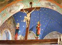 Wróciła belka ze sceną ukrzyżowania.