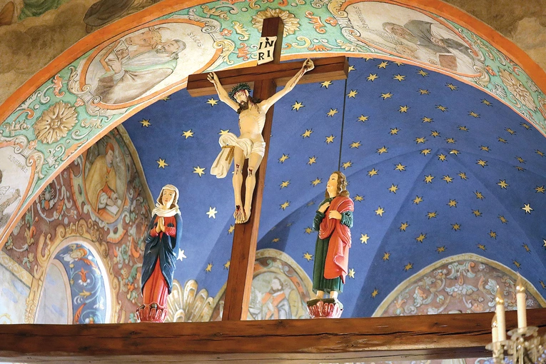 Wróciła belka ze sceną ukrzyżowania.