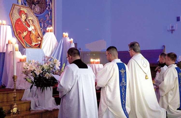 W tym roku w kaplicy seminaryjnej modlono się przed ikoną Najświętszej Maryi Panny „Brama Miłosierdzia”. 