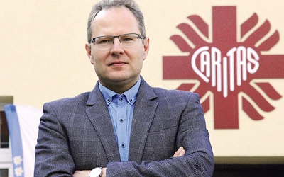 	Od 18 lat pracuje w Hospicjum Domowym Caritas Archidiecezji Wrocławskiej.