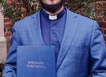 	Ks. Krzysztof Batóg pochodzi z Nowogrodu Bobrzańskiego.
