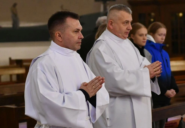 W drodze do diakonatu stałego przyjęli posługę lektoratu