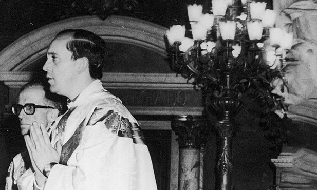 Młody ksiądz Jorge Bergolio