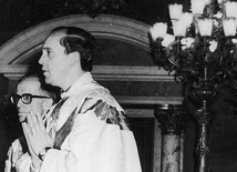 Młody ksiądz Jorge Bergolio