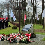 Uroczystość przy krzyżu internowanych