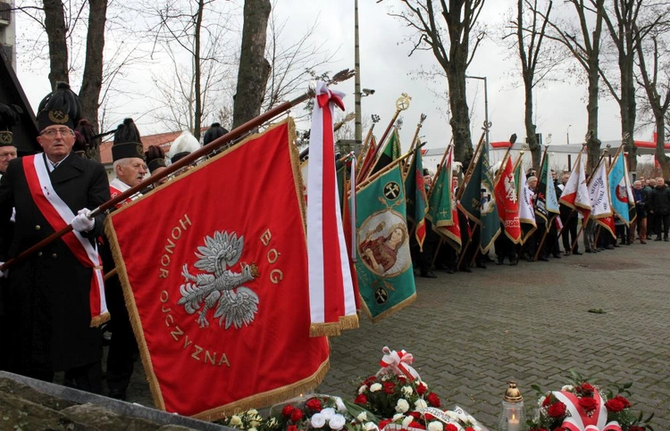 Uroczystość przy krzyżu internowanych