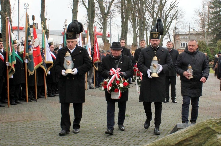 Uroczystość przy krzyżu internowanych