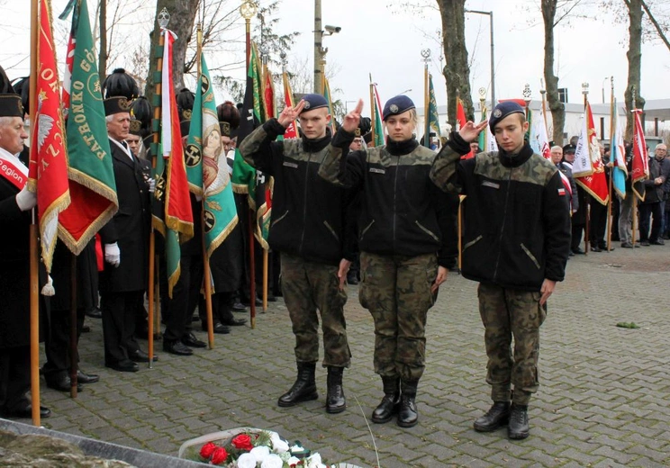 Uroczystość przy krzyżu internowanych