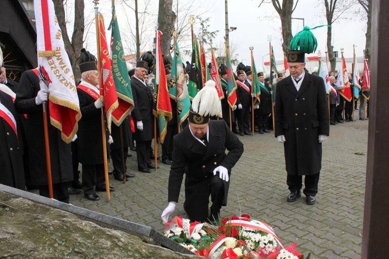 Uroczystość przy krzyżu internowanych