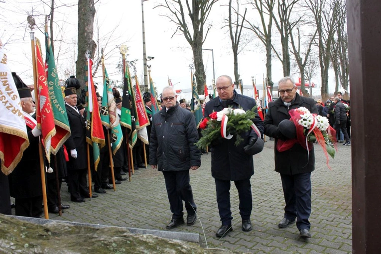 Uroczystość przy krzyżu internowanych