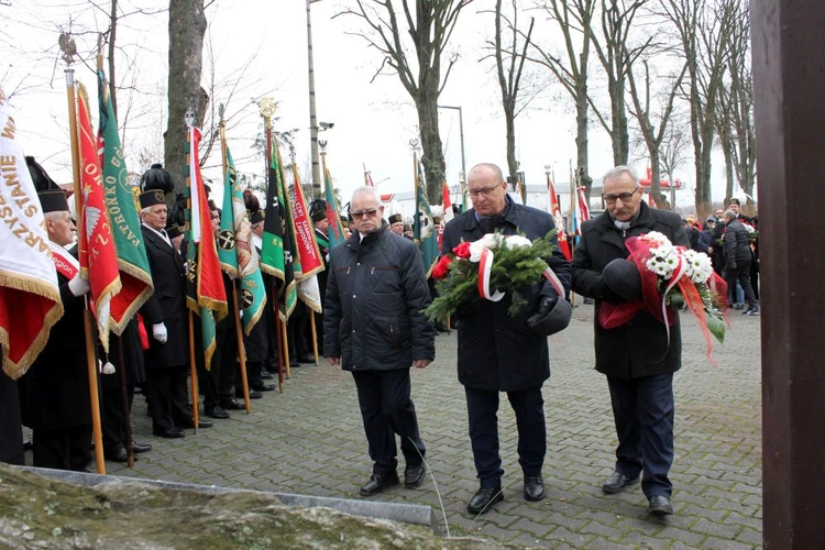 Uroczystość przy krzyżu internowanych
