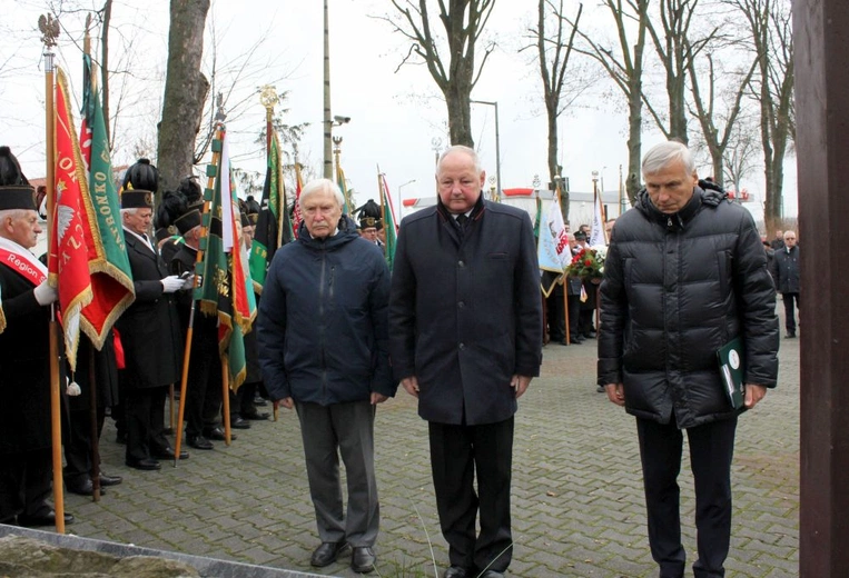 Uroczystość przy krzyżu internowanych