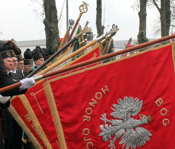 Uroczystość przy krzyżu internowanych