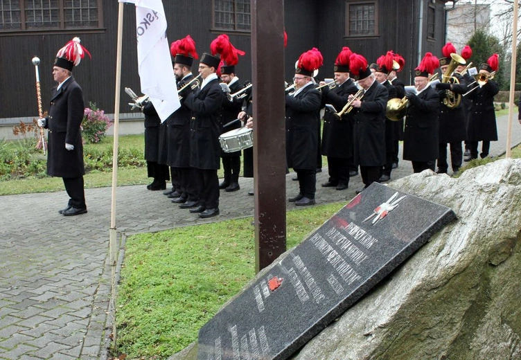 Uroczystość przy krzyżu internowanych