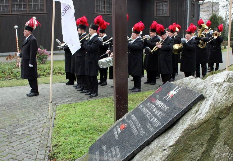 Uroczystość przy krzyżu internowanych