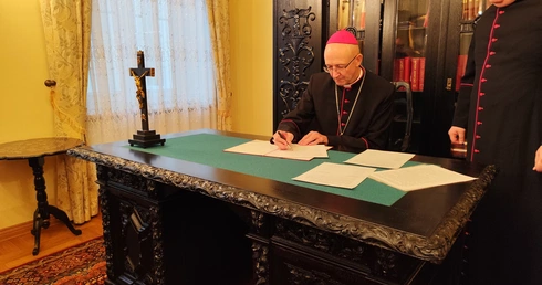 Czarny Gabinet. Tu abp Galbas objął kanonicznie archidiecezję warszawską
