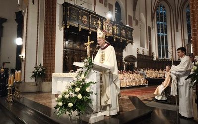 "Płońmy, Bracia!". Abp Adrian Galbas objął archikatedrę warszawską