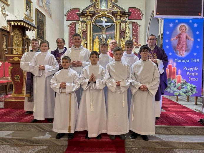Ministranci i lektorzy w Trzcianie