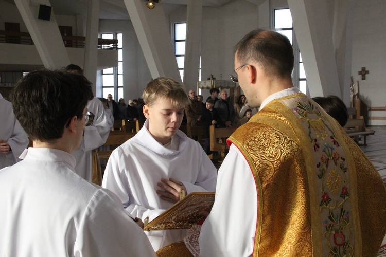 Dębica. Błogosławieństwo nowych lektorów dekanatu Dębica-Wschód