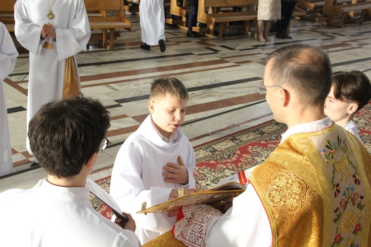 Dębica. Błogosławieństwo nowych lektorów dekanatu Dębica-Wschód