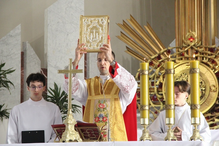 Dębica. Błogosławieństwo nowych lektorów dekanatu Dębica-Wschód