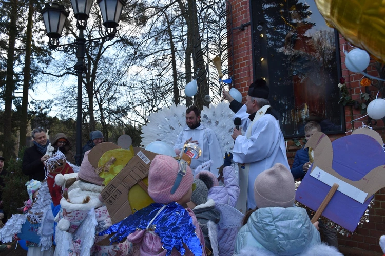 Błogosławieństwo figurek Dzieciątka Jezus