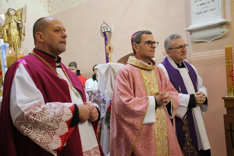 Rokicie. Wprowadzenie relikwii patronki parafii