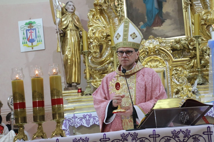 Rokicie. Wprowadzenie relikwii patronki parafii