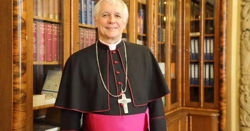 Bp Szkudło przyjął sakrę biskupią 6 stycznia 2015 roku.