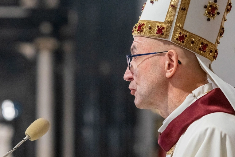 Abp Galbas: Niech to światło dotrze do dotrze do każdego zakamarka Warszawy