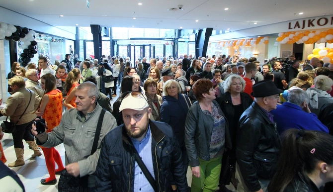 Na świąteczne zakupy do galerii handlowej