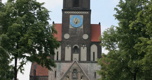 Do św. Józefa, który z tronu patrzy na miasto