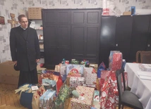 Dzieci czekają na prezenty