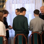 Spotkanie wigilijne młodzieży licealnej na plebanii w Ziębicach