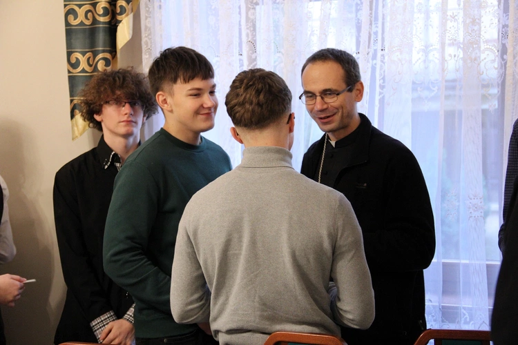 Spotkanie wigilijne młodzieży licealnej na plebanii w Ziębicach