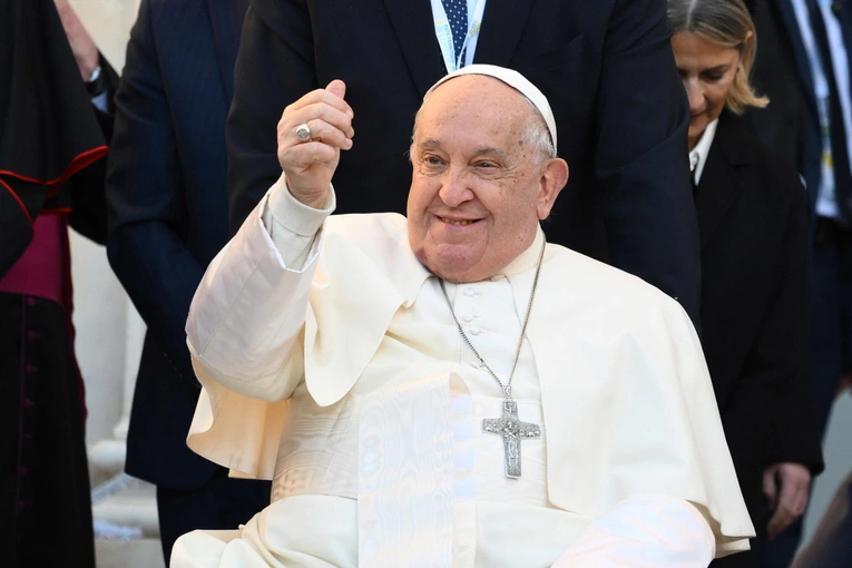 Papież w "New York Timesie": My, księża doceniamy humor i mamy nawet niezłe zapasy żartów