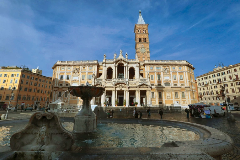 Kwitnący śnieg w bazylice Santa Maria Maggiore