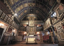 Biblia na ścianach. Kościół w Klępsku z bliska