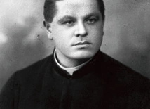 	Ks. Antoni Hlond przez większość życia sygnował swoje dzieła jako Chlondowski.