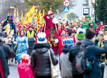 	6 stycznia ulicami Katowic przechodzi barwny korowód.