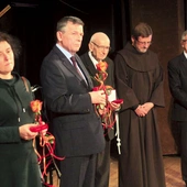 	Od lewej: Agnieszka Horak-Szafarczyk, Adam Hajduk, Josef Gonschior, o. Marian Arndt, Adam Szecówka.